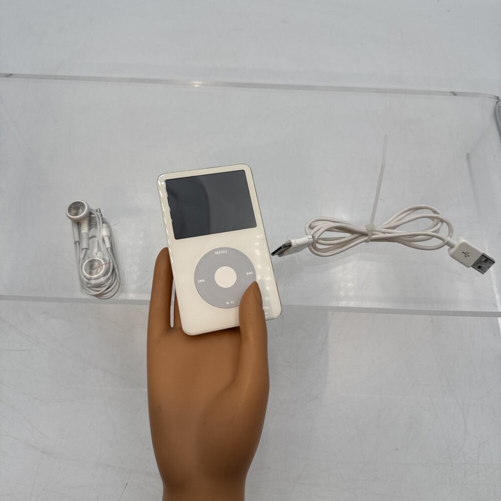 Apple iPod Classic 5th Generation White 30GB Model A1136 - 887 Songs/10 Movies